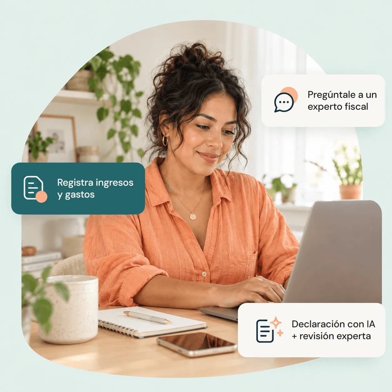 Una trabajadora independiente usa su computadora portátil, con recuadros sobre el control de ingresos y gastos, las consultas a un experto en impuestos y una declaración preparada con IA y revisada por un experto